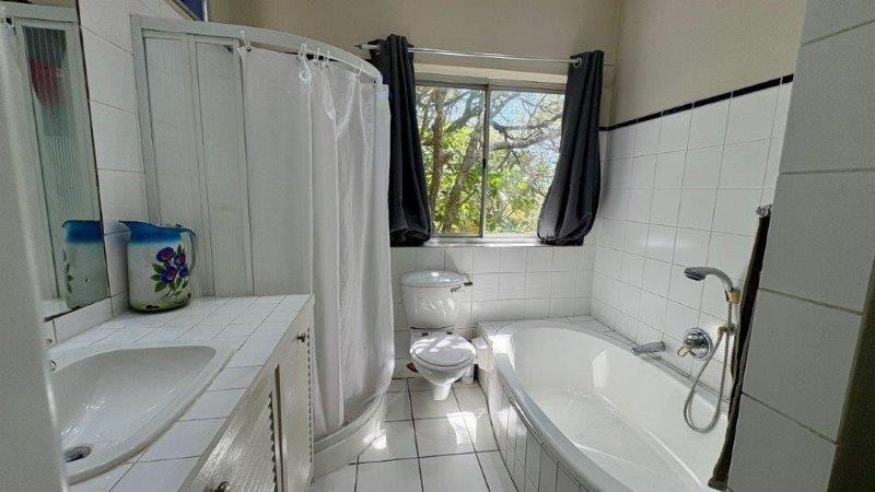 4 Bedroom Property for Sale in Bonza Bay Eastern Cape